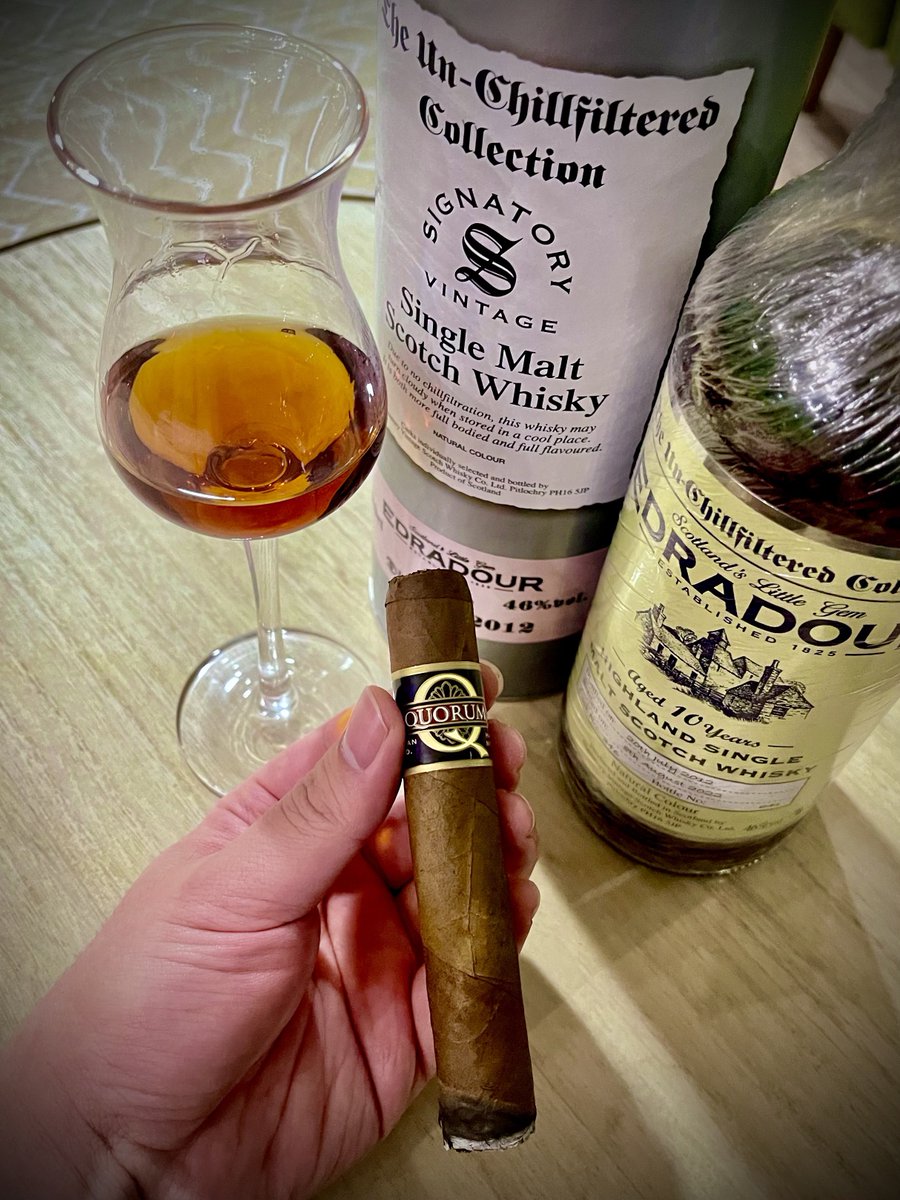 CroviesLi's tweet photo. #Edradour 10yo 2012 Signatory

Score 96/100, fantastic dram.

Strong and rich with preserved plum, smoked leather, wood humidor, baked barley, Christmas spices, cherry jam, fruit cake, dark chocolate, caramel cream.

Photoed on 6.10.2022

#Whisky #tastingnotes #Cigar https://t.co/Tw14Za6rf9