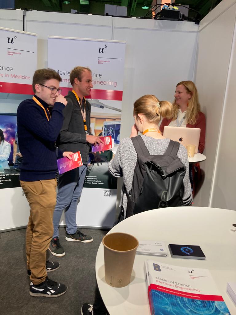 MKugemann's tweet photo. Grosser Andrang am Stand für die Masterstudiengänge #ArtificialIntelligence in Medicine und #BiomedicalEngineering der @unibern an der #MasterMesse Oerlikon heute. Kommt noch bis 18 Uhr vorbei zu Booth 10!
#healthcare #engineering #research #studyinbern https://t.co/h2LAwiyEX9