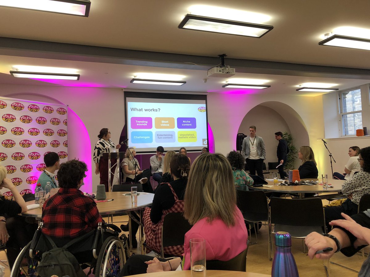 ConnectedComEL's tweet photo. @#YSFest talking about how @Youngscot use https://t.co/DhCKzG4zQL and creat videos 🎬 https://t.co/YJo9s7pnsO