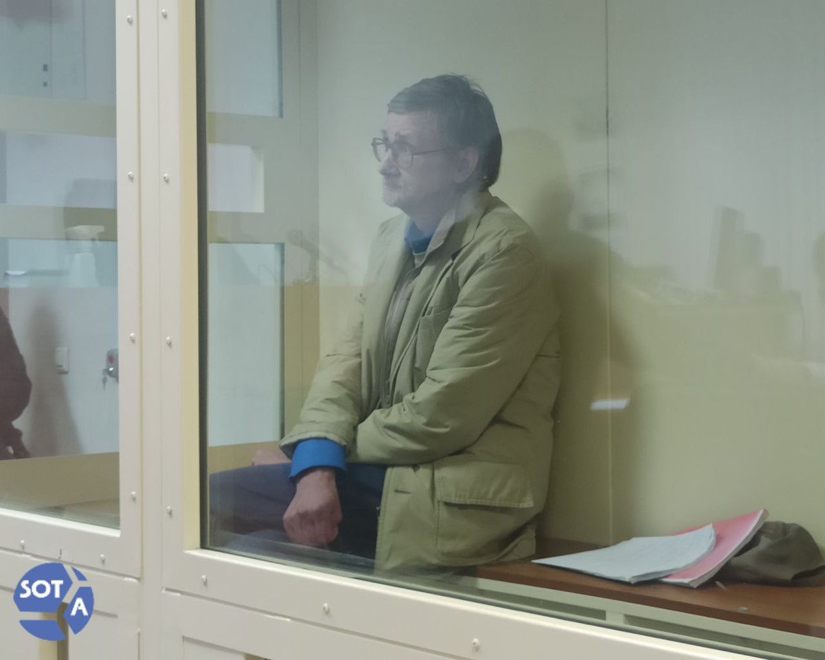 Domozhiroff's tweet photo. В Вологде проходит суд над 61-летним кочегаром Владимиром Румянцевым сообщает @Sota_Vision
Это тот самый вологжанин, который создал подпольную радиостанцию и рассказывал правду о войне в Украине. За что против него  возбудили уголовное дело по новой статье о т.н. «военных фейках» https://t.co/zsR7yZEZzh