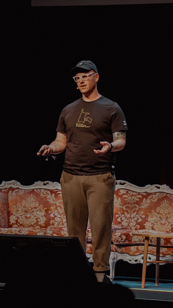 DigitaleLeute's tweet photo. Incredibly happy to have @stuartwainstock, responsible for #UserInterface #ECommerce at @PUMA, on our stage at #DLSummit sharing his perspective on #ChangeManagement. ♻️ https://t.co/yYqQjKSDce