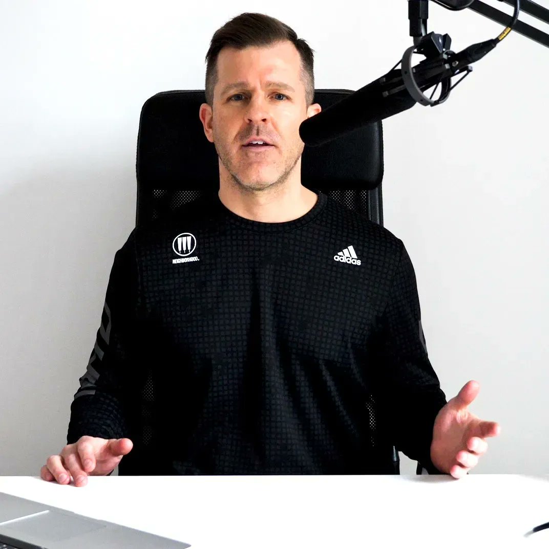 thebenphelps's tweet photo. When you’re recording a #voiceover, do you stand or sit? Standing naturally engages more of your body. Those body movements can spice up an otherwise dead read. A wise person once told me that #voiceacting without body movement is just bad acting. What do you think?
#letsgovo https://t.co/7Yd421jmBd