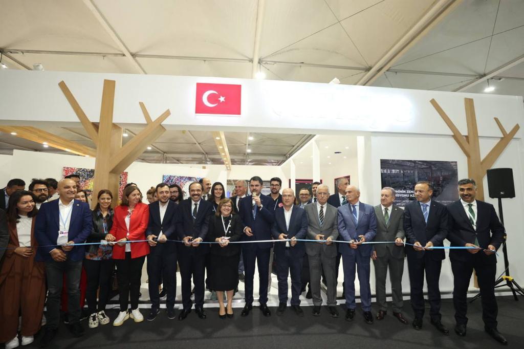 Bakan Murat Kurum COP27’de Türkiye Pavilyonu’nun Açılışını Yaptı. 

ab.csb.gov.tr/bakan-murat-ku…