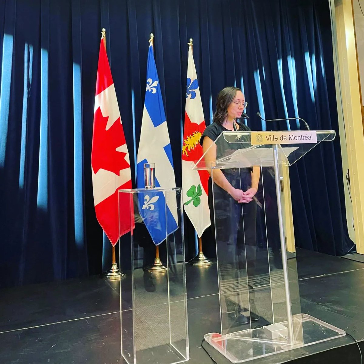 #TransitionEnCommun, c'est parti! Un honneur d'avoir pu en dire quelques mots hier au nom de <a href="/LaCMTQ/">Coalition montréalaise des Tables de quartier</a> en présence de <a href="/Olldem/">Dominique Ollivier</a> et de <a href="/MaMauger/">Marie-Andrée Mauger</a> de la Ville de Montréal, et de <a href="/BertrandFouss/">Bertrand Fouss</a> de Solon. 
✅Le communiqué :  bit.ly/3TFecNU
✅Le site web : transitionencommun.org