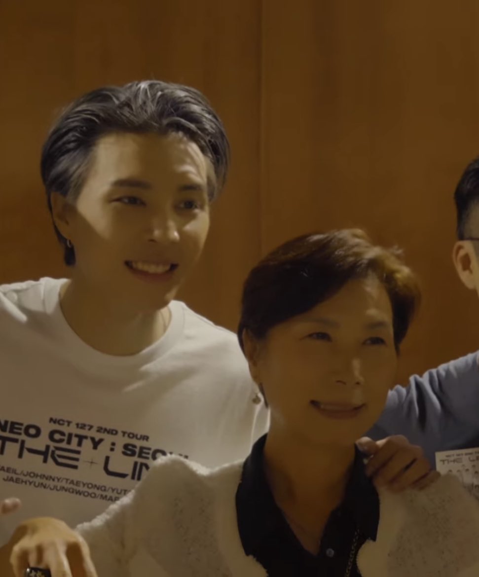 SUHLOOK's tweet photo. #JOHNNY and mama suh 🥹💕 https://t.co/GdnkO6iQPP