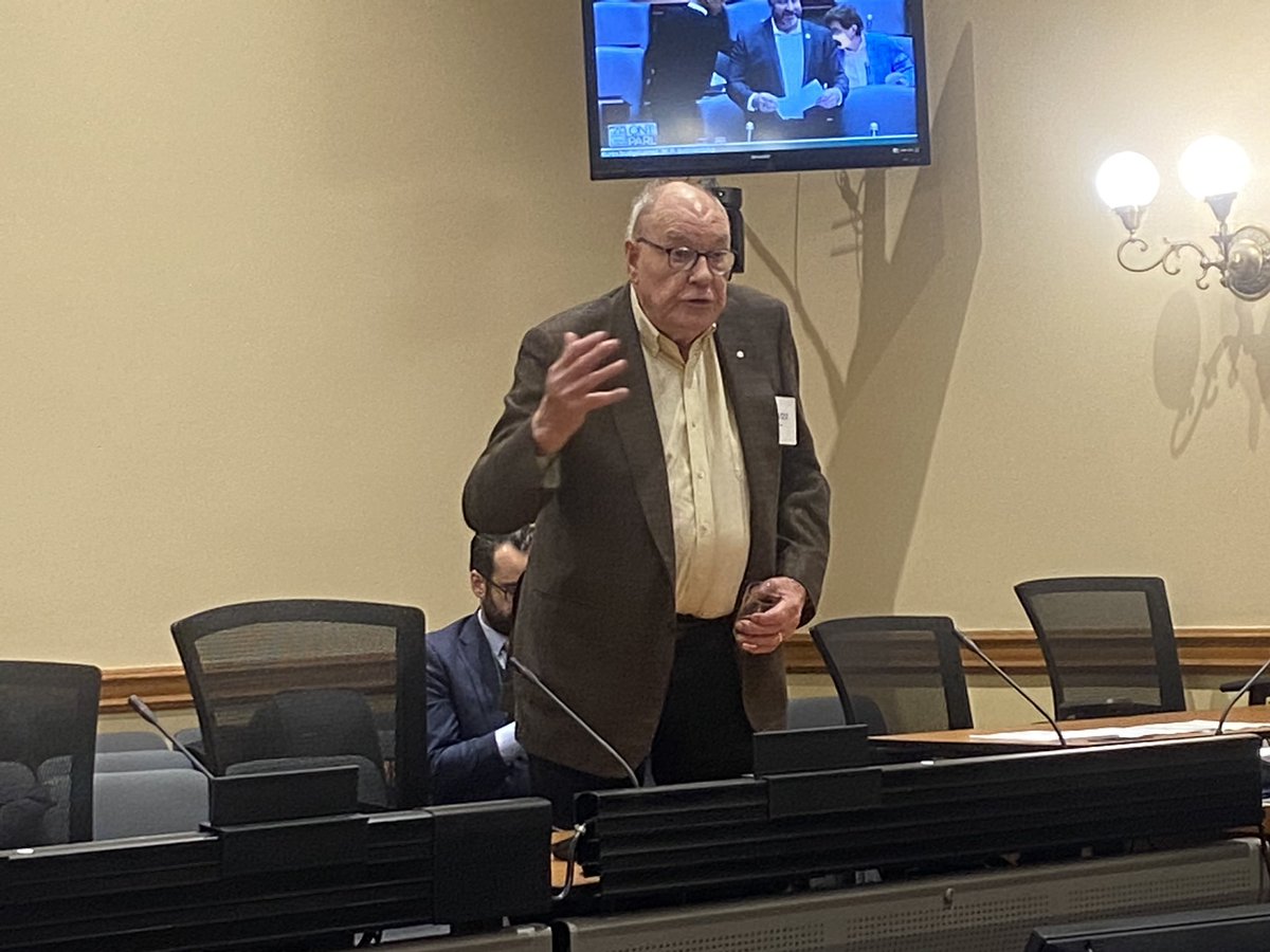 JessicaBellTO's tweet photo. Former Mayor John Sewell is disrupting proceedings because he has been denied the right to speak to Bill 23, one of many people who have been denied. #onpoli  @SteveClarkPC - I am calling on you to extend the hearings. https://t.co/O3paAS9WhV