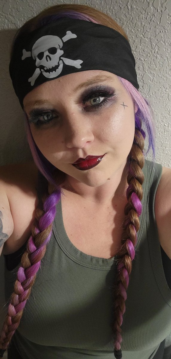 SpookyBitchStickers tweet media