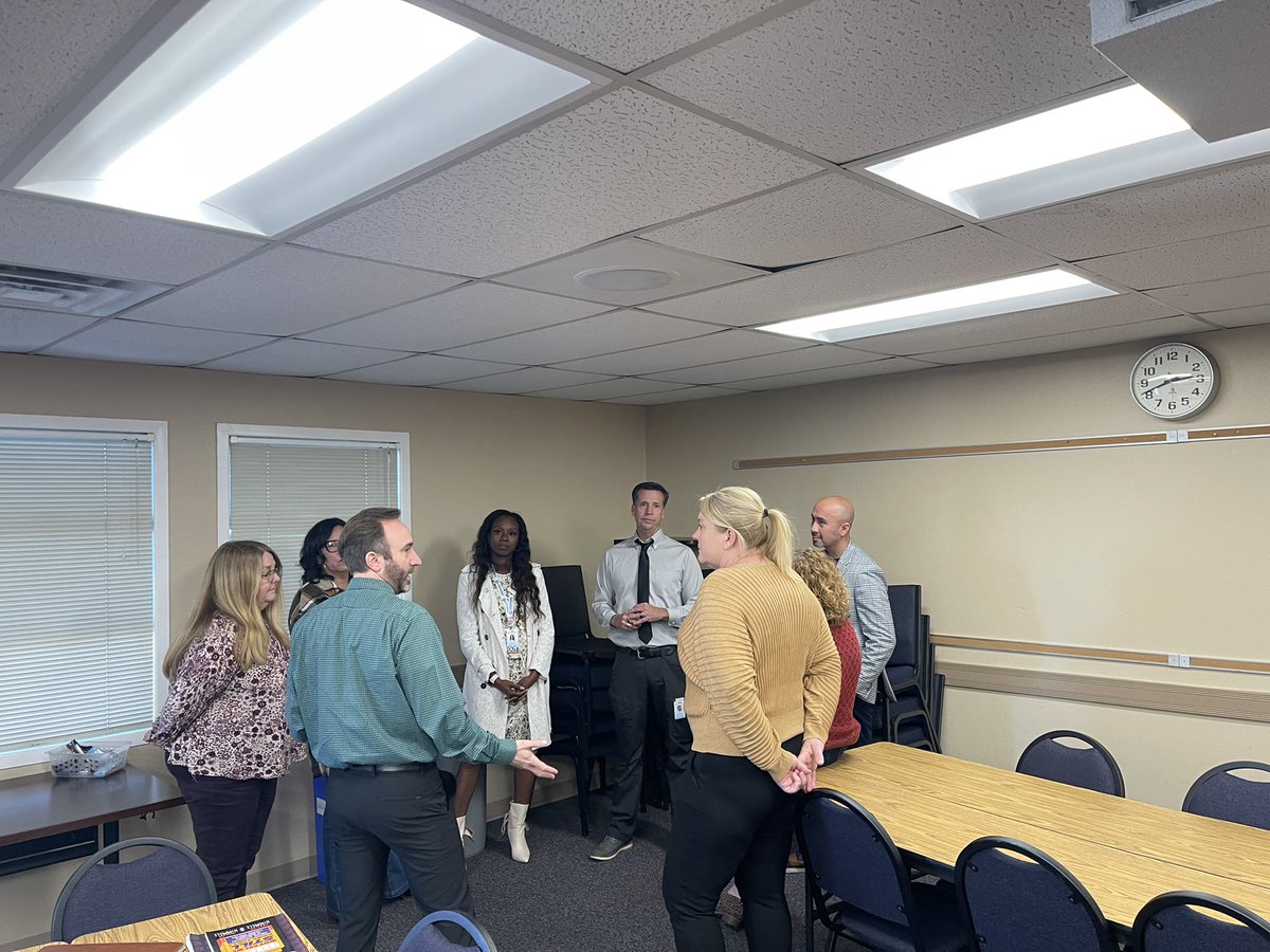 Mrsbelloside's tweet photo. @OsideUSD APs &amp; TOSAS are the best!! They actively participated and engaged in delving into their EQ, and discussed how to leverage EQ in working with others, engaged in rich discussions in our mini Ed camp, and shared best practices as an administrator during an IEP! https://t.co/jIAdhJUiy9