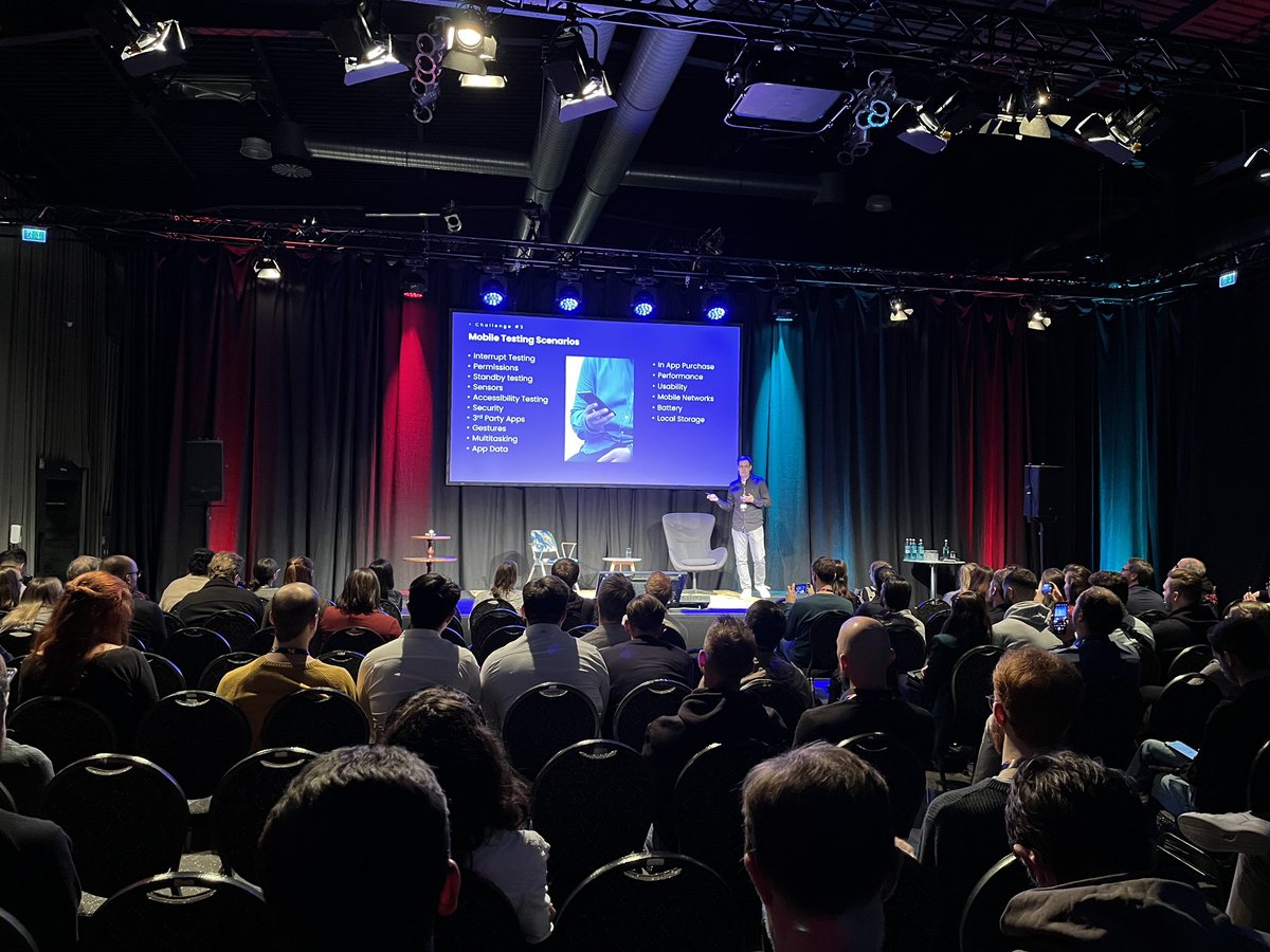 ArneKittler's tweet photo. Big crowd for @dnlkntt talking @DigitaleLeute about what he knows best: Mobile Testing #dlsummit https://t.co/994Jhv7WzW