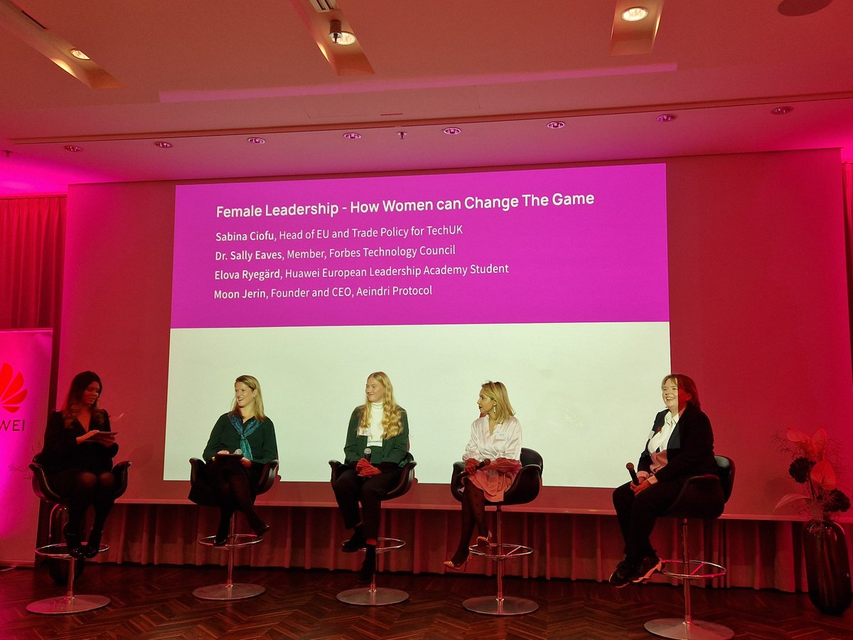 efipm's tweet photo. 📌 Female Leaders in #Tech have huge responsibility for how 4IR turns out 

Listening to @SabinaCiofu @jerinfm @sallyeaves

@Huawei event at #druckerforum

@LindaGrass0 @psb_dc @AnitaVeszeli @barbmaclean @AkwyZ @TheAdityaPatro @dinisguarda @BrettKing https://t.co/rkrQ3dJoL8
