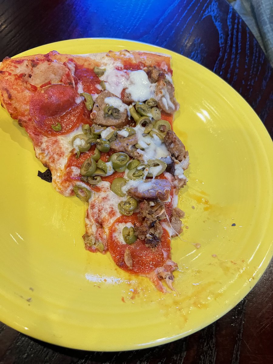 MellyMel425's tweet photo. Thanks for the advice on great Pizza @ChadMMurray. It was VERY good! https://t.co/8sMgQcPvZy
