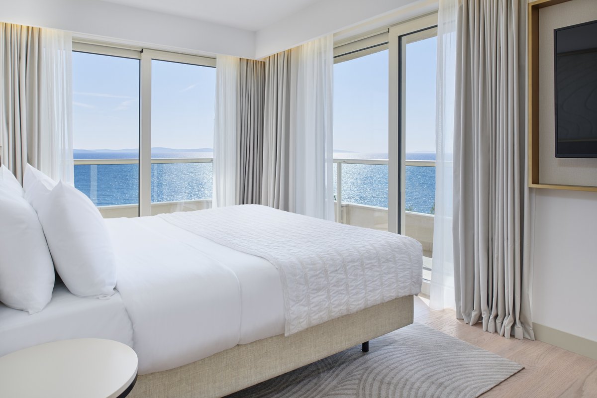 LeMeridienSplit's tweet photo. 🛫  Located on the 7th and 8th floor, our Diplomatic Suites guarantee stimulating views of Mediterranean coastline and charming sunsets! 

Eager to discover more? ➡  https://t.co/TqnUX7XK6U 
#lemeridienlav #marriotthotels #travelbrilliantly https://t.co/XLNrdZnMSV