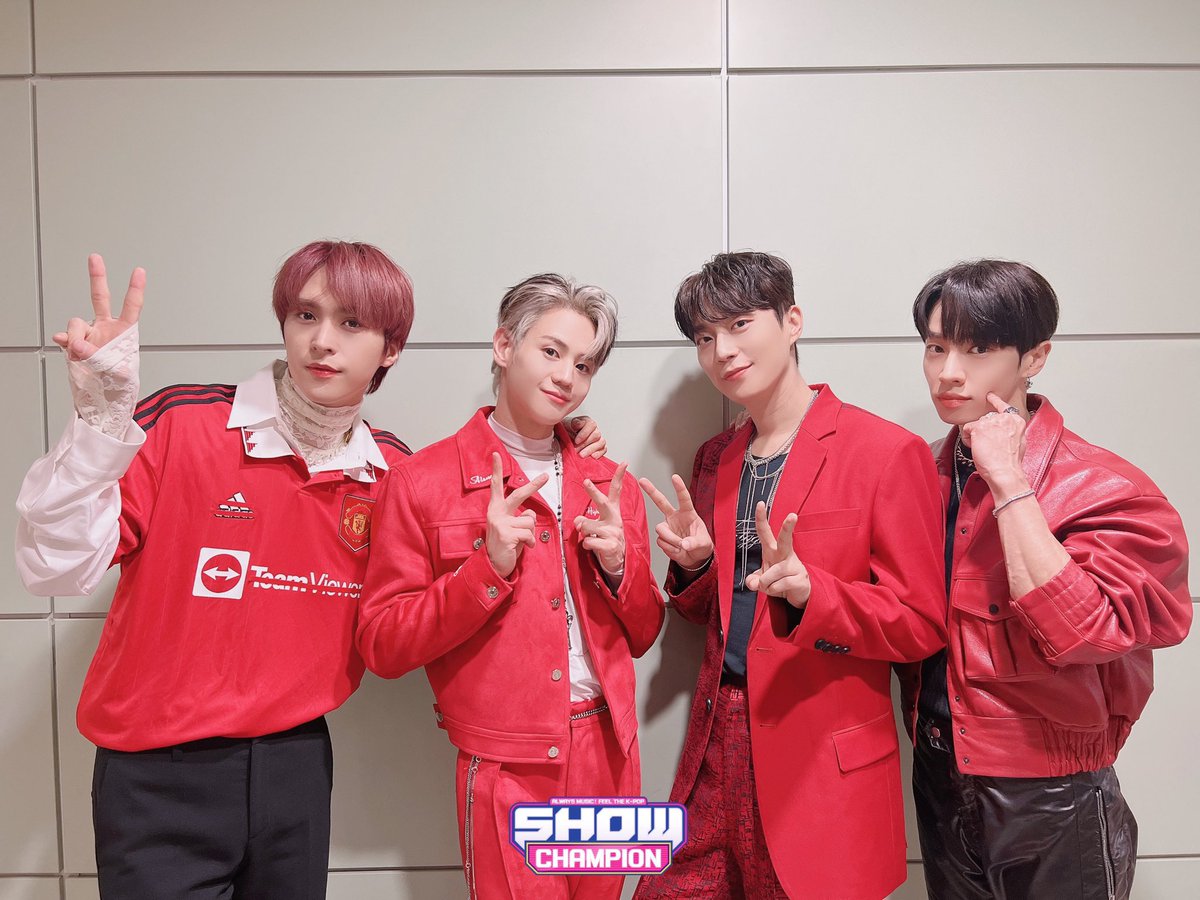 S_chell_H5's tweet photo. 221116 쇼챔🏆 1위 축하해요✨
멋진 무대 그리고 멋진 MC 너무 너무 잘했어요
많이 수고하셨어요💙💛💚💜

#ALONE2NDWIN 
#HIGHLIGHT64THWIN https://t.co/7MLqH5ZqyE