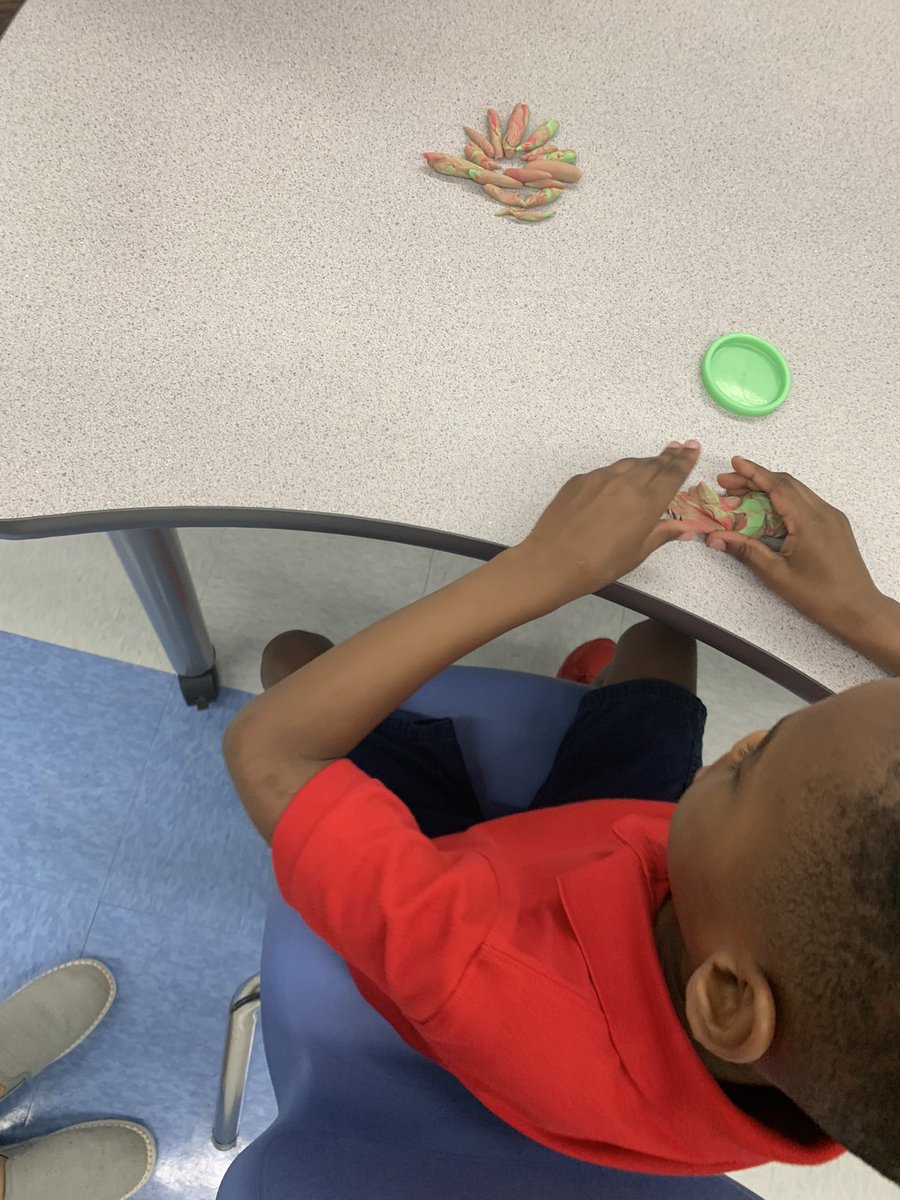KathyCleare's tweet photo. ASD creating turkeys for Thanksgiving 🦃😀@pbcsd @SeminoleTrails @NoRowEdu @lisaseymour1 @ssunshne #ASDfun https://t.co/EaW1AHhgJu