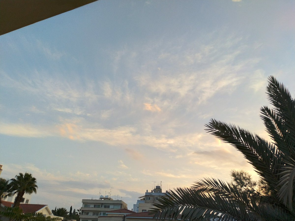 chChr11's tweet photo. #NicosiaColours #Sunset1 https://t.co/FDH9uVsoco
