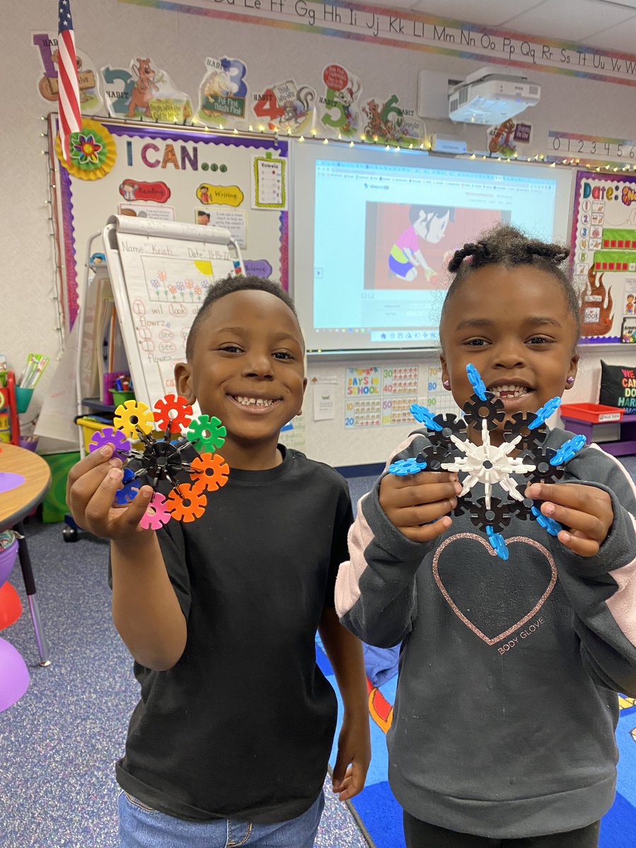 MsHKinderCrew's tweet photo. Every since we learned about snow/snowflakes, these little cuties have been obsessed with making creative ones with their brain flakes!! ❄️ #lovetheircreativity #weatherunit @LindseyElem https://t.co/qDfd1olRGq