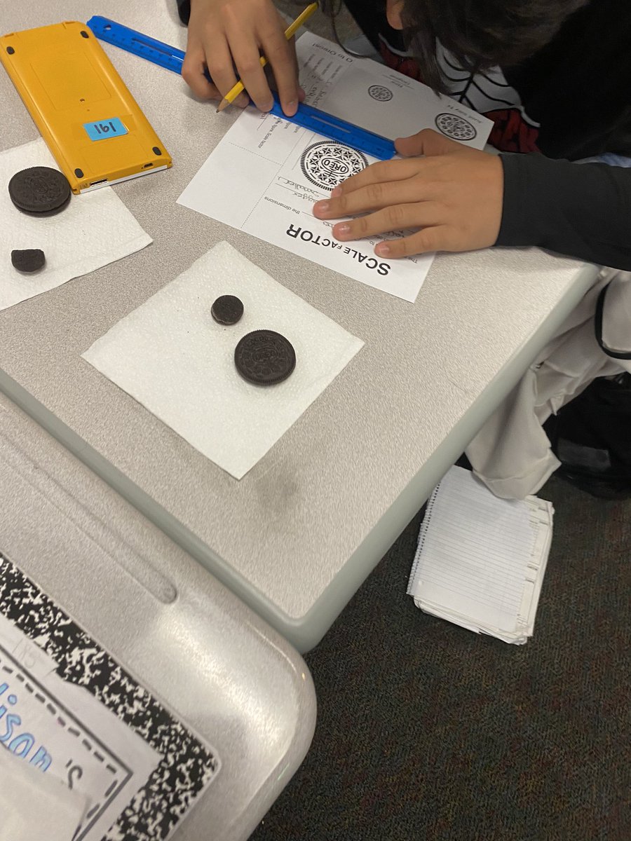 mscarrier_'s tweet photo. Students enjoyed Say NO to Oreos! #ScaleFactor #studentslovefood #RTBWMS #8thgrademath #carrierscrew https://t.co/LJxtBrdNhN