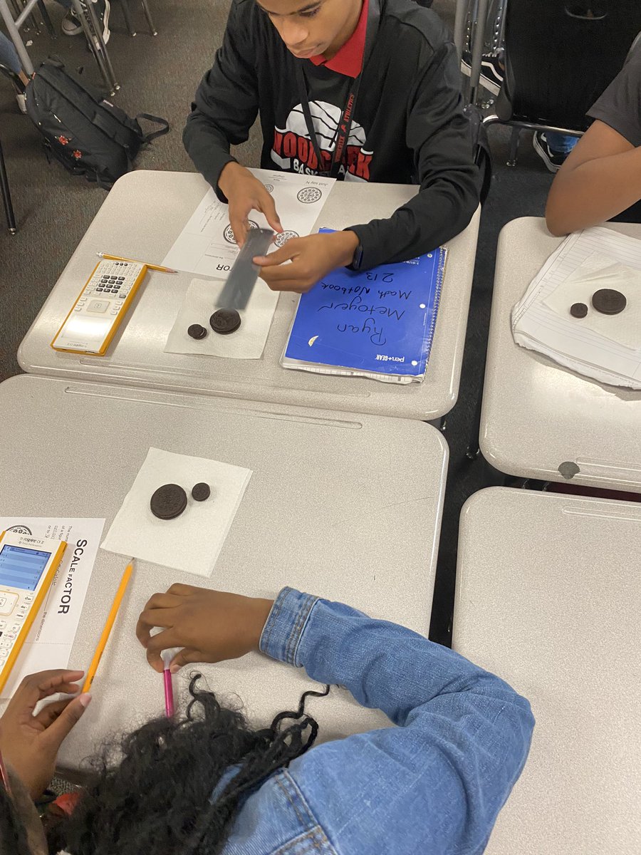 mscarrier_'s tweet photo. Students enjoyed Say NO to Oreos! #ScaleFactor #studentslovefood #RTBWMS #8thgrademath #carrierscrew https://t.co/LJxtBrdNhN