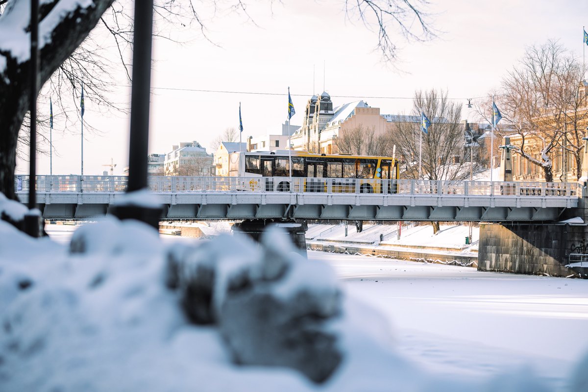 EUROCITIES's tweet photo. In the @cityofturku, walking and cycling bring clear health benefits: it saves more than 1,200 lives a year. ๐ถ๐ด
๐ Thanks to the electrification of buses and cars, air quality improved. โ @elinarant
#EurocitiesMobility #SmartWaysToNetZero https://t.co/B0w057Ahww
