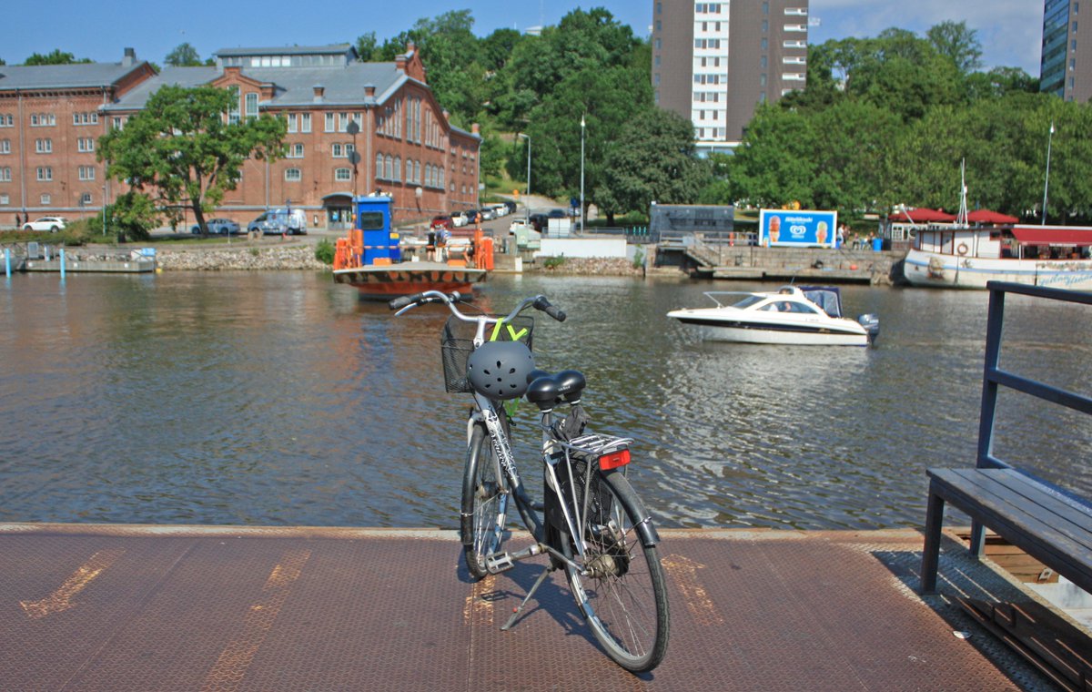 EUROCITIES's tweet photo. In the @cityofturku, walking and cycling bring clear health benefits: it saves more than 1,200 lives a year. ๐ถ๐ด
๐ Thanks to the electrification of buses and cars, air quality improved. โ @elinarant
#EurocitiesMobility #SmartWaysToNetZero https://t.co/B0w057Ahww