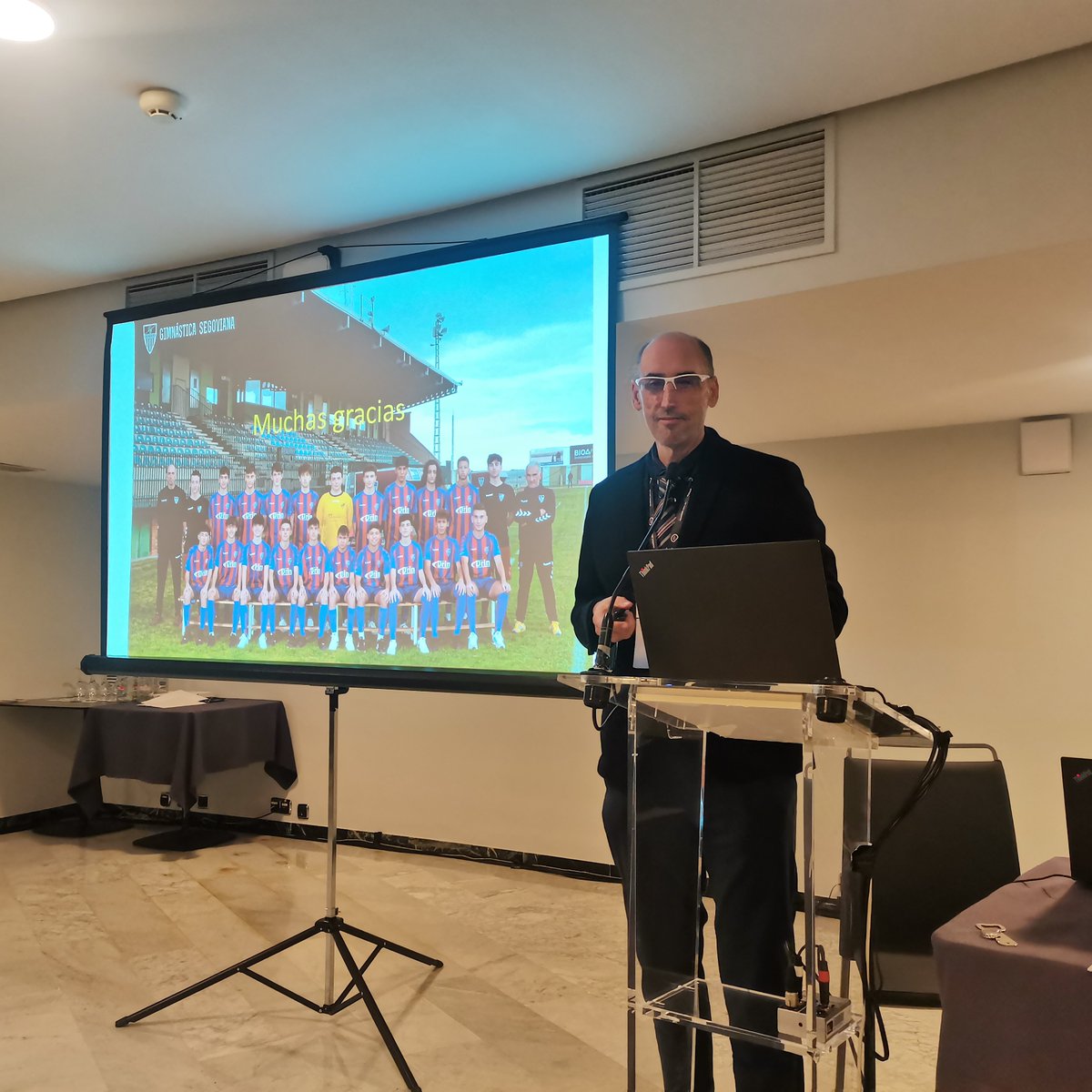 anadtcomba's tweet photo. Ha concluido el seminario de Encefalopatia Traumatica en el deporte #RASEN22, en la que #AEMEF ha podido participar. Doy las gracias por la invitación y este será un inicio de colaboración entre ambas sociedades👌. https://t.co/kj0PETsQhz
