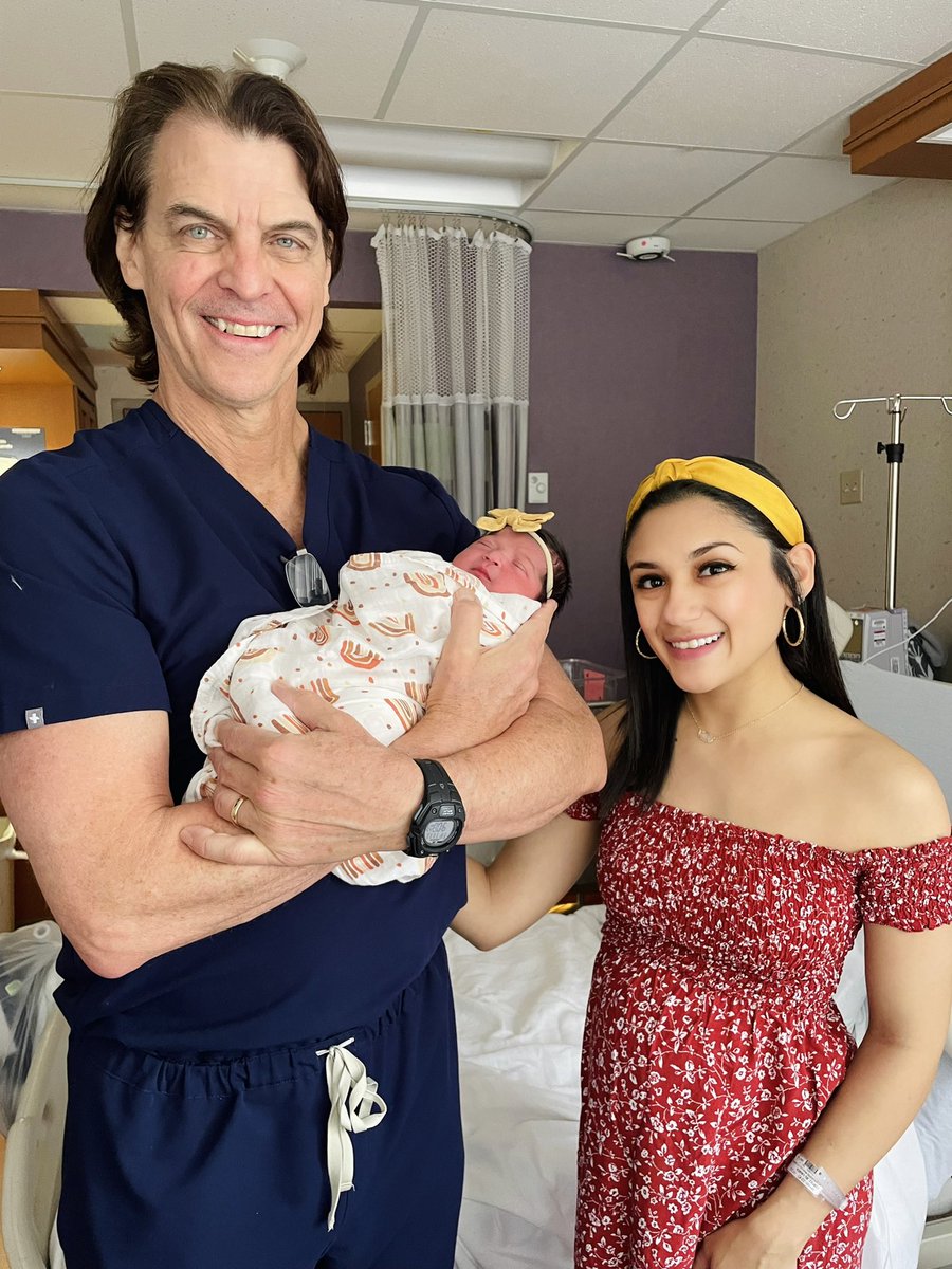 _vivalaluna's tweet photo. We did it again! I just had to recreate our iconic photo that went viral with my husband and I’s first born in 2020 but this time with our daughter in 2022! The same doc who delivered me in 1995 has now delivered my two children 👏🏼 can we keep it going?! https://t.co/UccV0ejytW