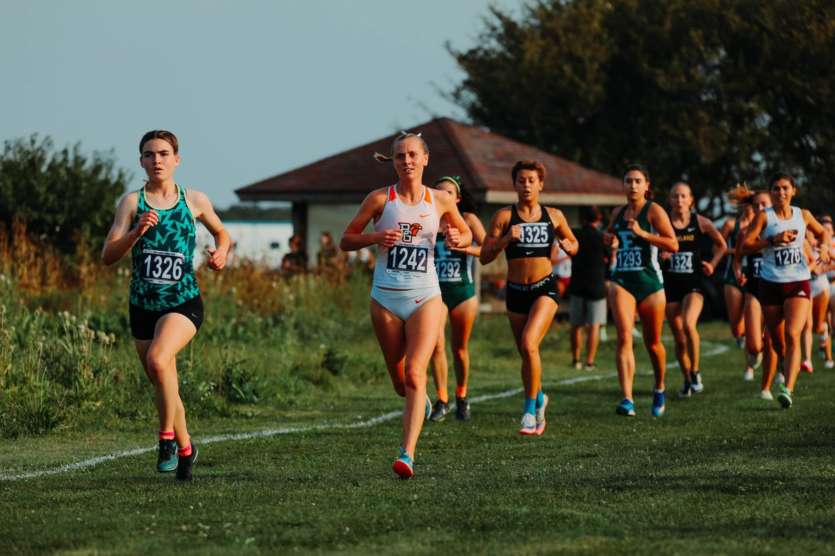 BGSUXCTF's tweet photo. White/White https://t.co/3qf1NKXpi4