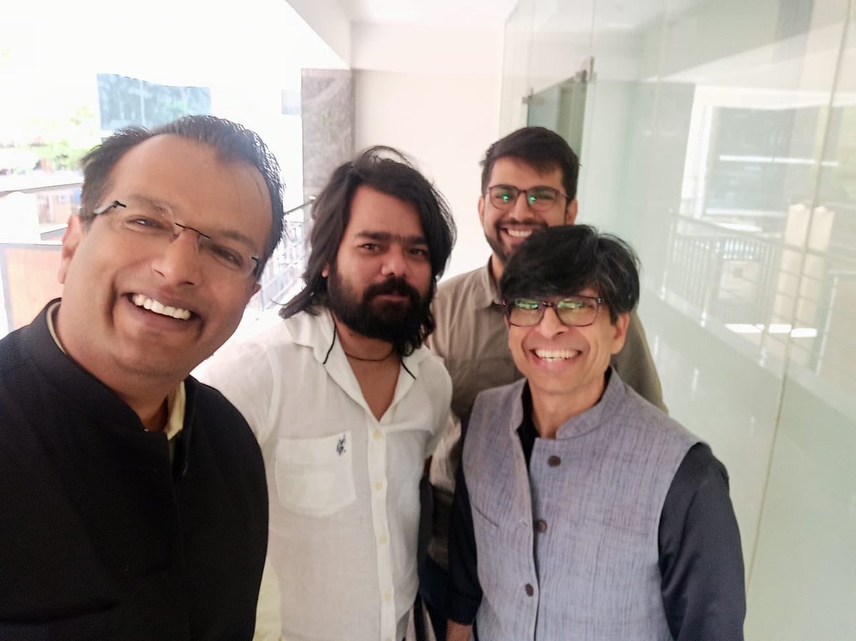 manishsv's tweet image. Getting tips from @pramodkvarma on how to reverse ageing 😀 @eGovFoundation apart from discussing how interplay between ID, Payments, #openwallet #verifiablecredentials #opennetworks is empowering citizens and connecting fragmented markets. @digit_dpg