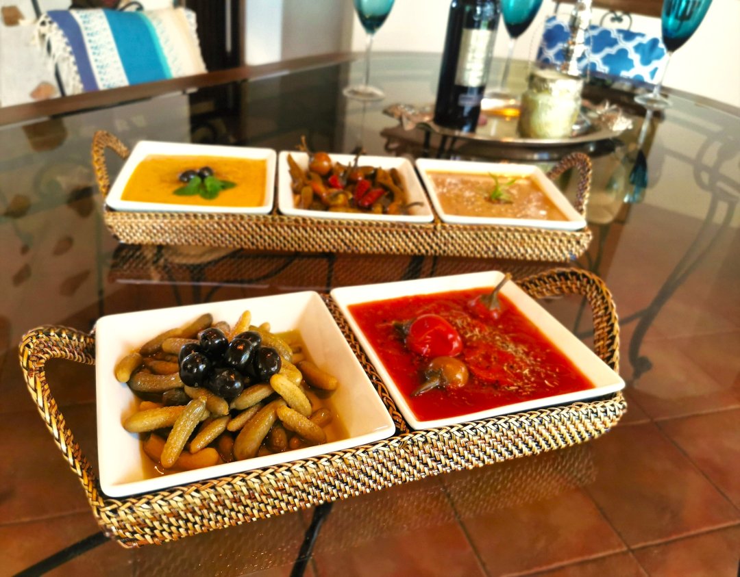 Calaisio's tweet photo. Serve your favorite appetizers, condiments, or more with this classic 2-section and 3-section condiment tray. This high-quality entertaining board incorporating a handwoven tray with white porcelain makes a stylish serving dish perfect for dinner parties. #CondimentServer https://t.co/81QLuZX98V