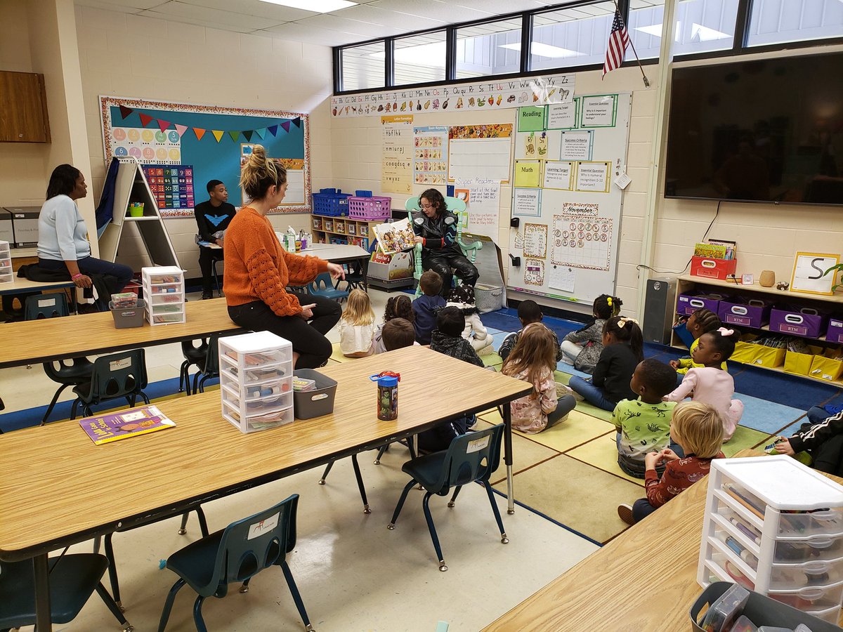 SpeakUpPHS's tweet photo. The #SpeakUp super heroes are in Pre-K classes at PES, reading students some stories. Their final stop this morning will be 1st grade! https://t.co/SHEZIdvXNM
