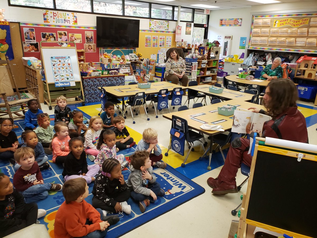 SpeakUpPHS's tweet photo. The #SpeakUp super heroes are in Pre-K classes at PES, reading students some stories. Their final stop this morning will be 1st grade! https://t.co/SHEZIdvXNM