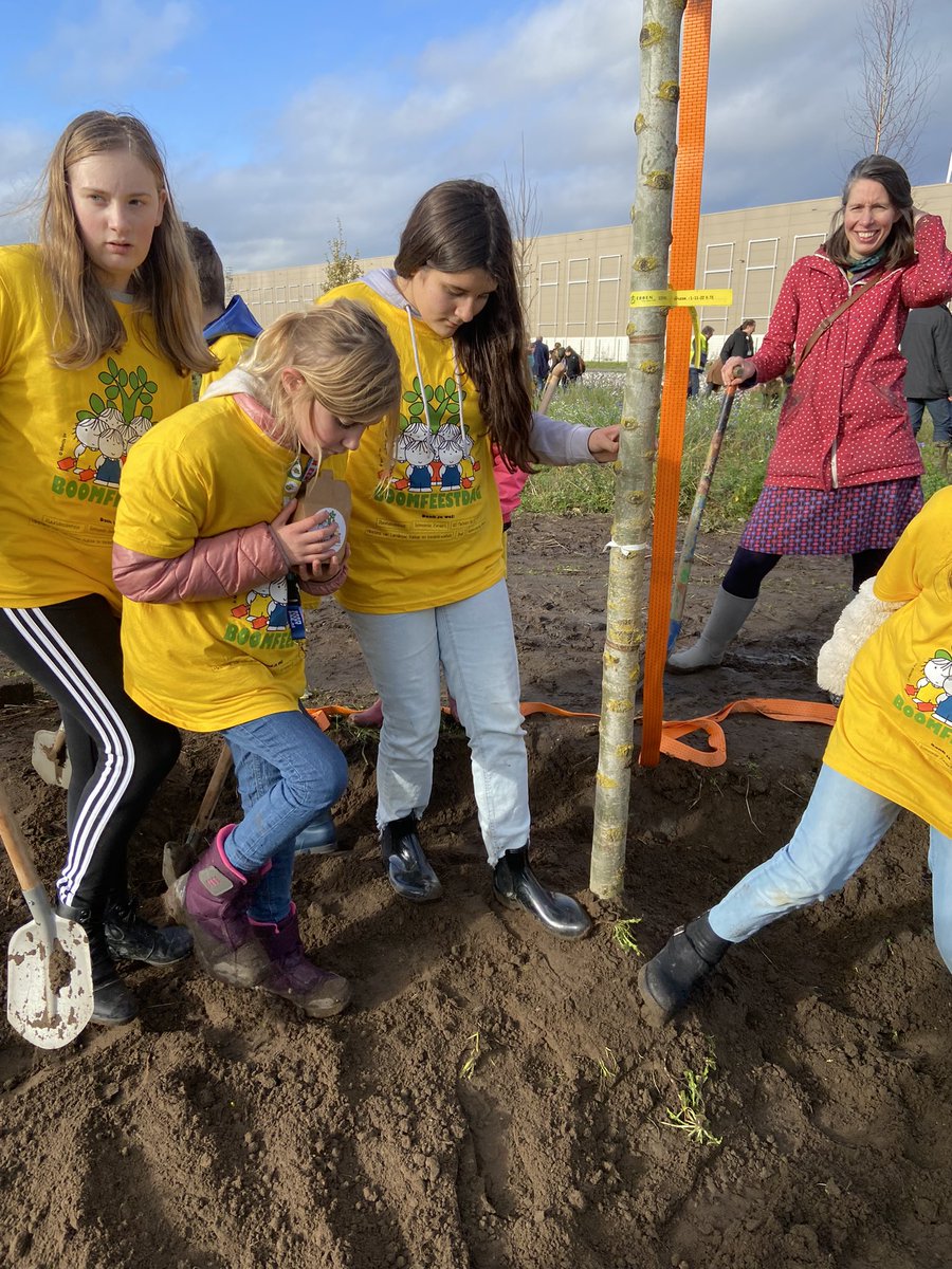 Fantastische viering van de 65e #boomfeestdag vandaag in <a href="/gemeentezundert/">Zundert</a> @natuurwijzers hebben meegeholpen om de kinderen een top beleving te verzorgen @marleenvandenham <a href="/staatsbosbeheer/">Staatsbosbeheer</a> <a href="/NatuurWijs/">Stichting NatuurWijs</a>
