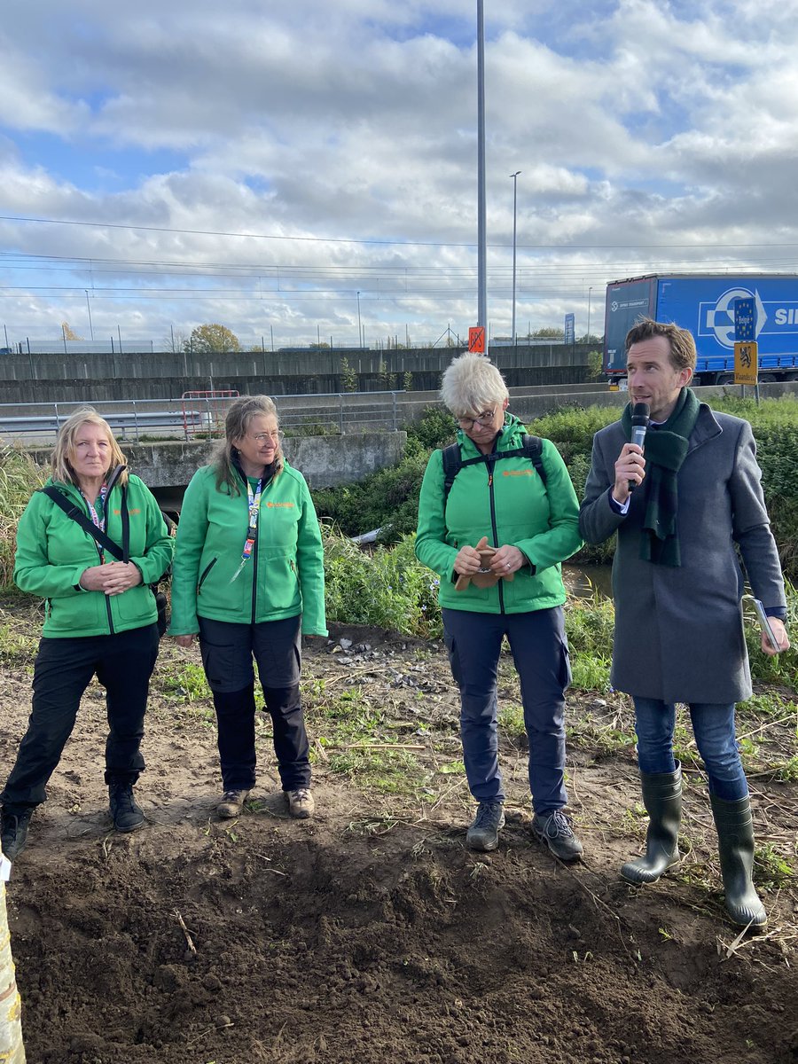 keelinoconnor's tweet photo. Fantastische viering van de 65e #boomfeestdag vandaag in @gemeentezundert @natuurwijzers hebben meegeholpen om de kinderen een top beleving te verzorgen @marleenvandenham @staatsbosbeheer @NatuurWijs https://t.co/TZP2cLft8l