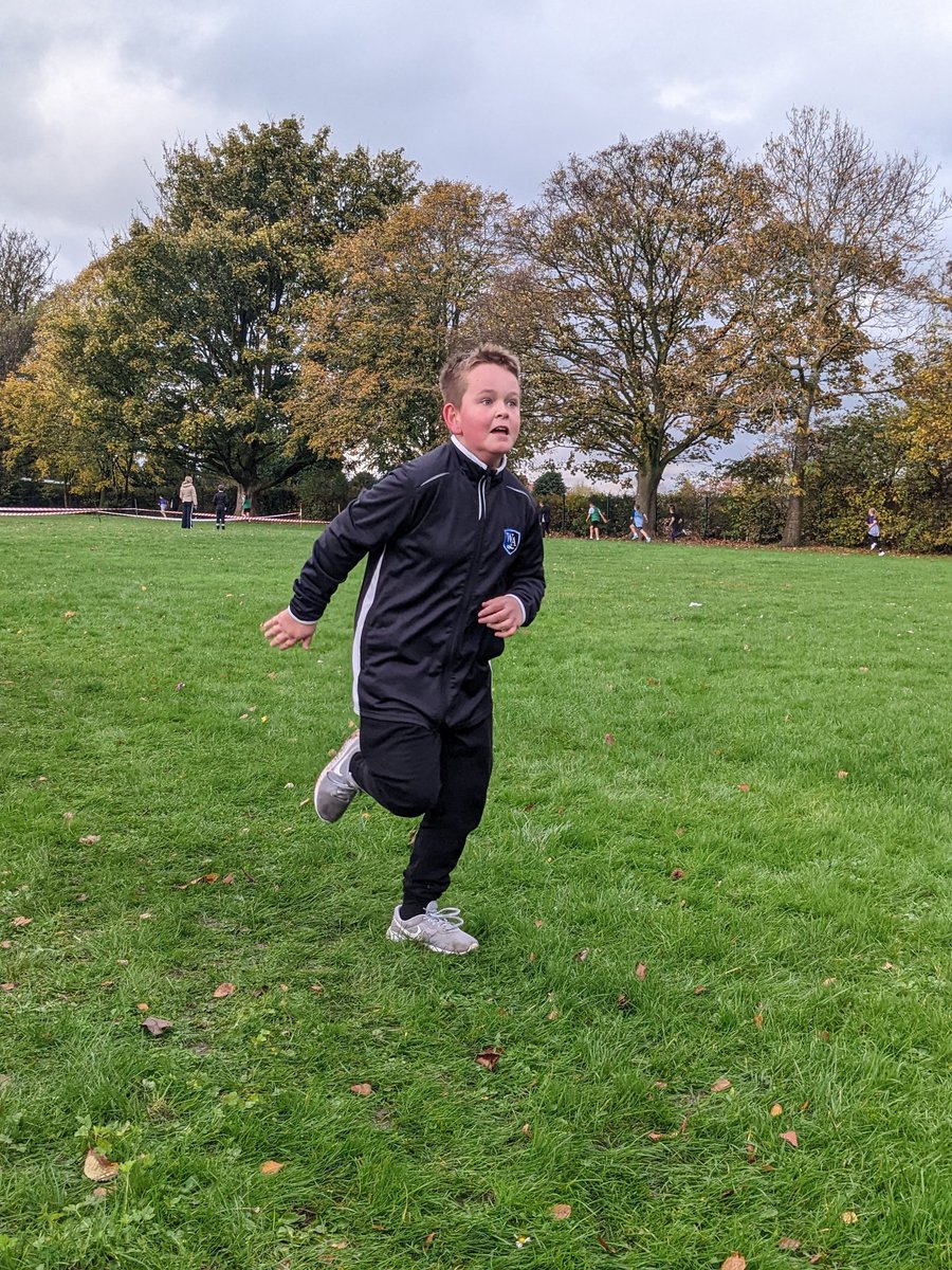 WeaverhamAcade1's tweet photo. More photos from today's Cross Country event held at our school. Thank you to all schools who took part from @NWATrust @StMartinsChest2. #WPAPE #CrossCountry https://t.co/heU3K7MLqH
