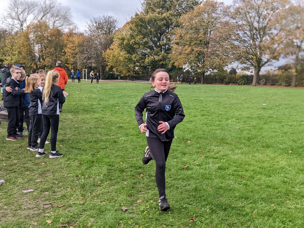 WeaverhamAcade1's tweet photo. More photos from today's Cross Country event held at our school. Thank you to all schools who took part from @NWATrust @StMartinsChest2. #WPAPE #CrossCountry https://t.co/heU3K7MLqH