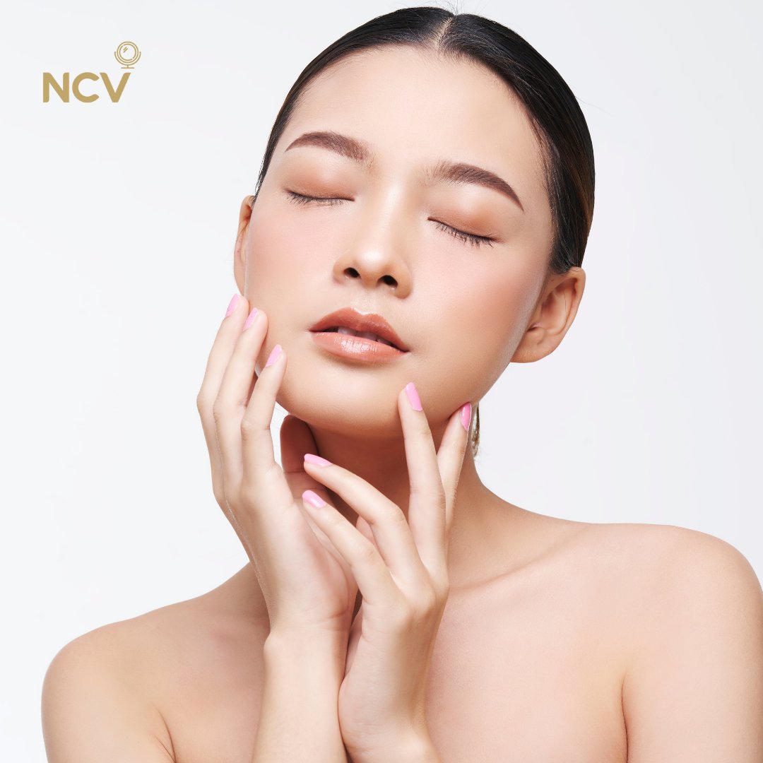 Op elk cosmeticaproduct staat een ingrediënten lijst. Wil u meer weten over het belang van ingrediënten aangeven of de standaardisering van deze namen? Bekijk dan onze ingrediënten pagina op de website of raadpleeg de INCI-machine via de #LinkInBio