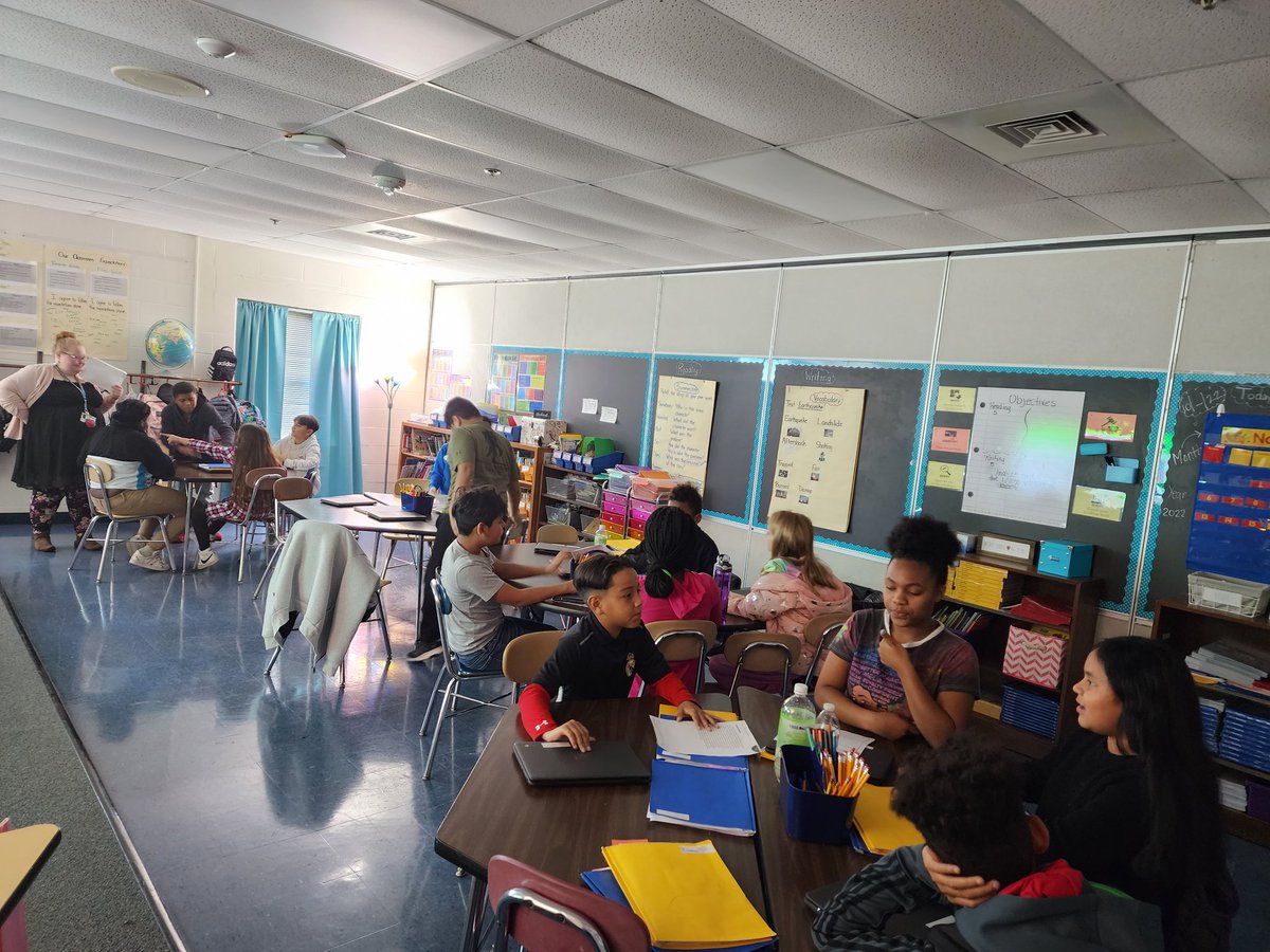 Mrs_Moore_fcps's tweet image. Engaging SIOP!  Students are becoming newspaper writers to share why beef is healthier than turkey.  #MoESGators #EngagedLeaners #SIOP