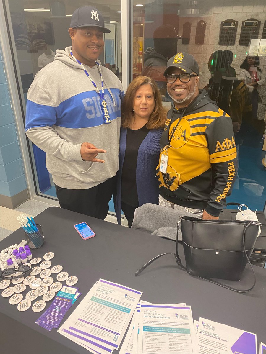 Center4SC's tweet photo. #ICYMI! Preach Newton, Outreach Coordinator at Center for Safety & Change, spent this past Saturday at #NyackHS, connecting with #Students and #Administrators re: #HealthyRelationships and #Respect. Thank you, @Nyack_Schools, for inviting us! #BackToBasics https://t.co/gBQrQeUIbA
