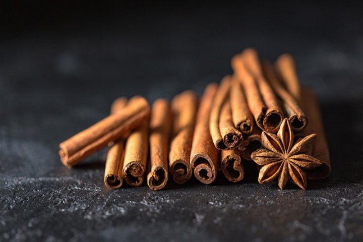 WellnessPinnac1's tweet photo. Cinnamon rolls and tea contain a number of powerful antioxidants. These help prevent bad cholesterol being deposited in the body tissues. Hence it helps lower cholesterol levels in the body. https://t.co/QDCFPcTHky
