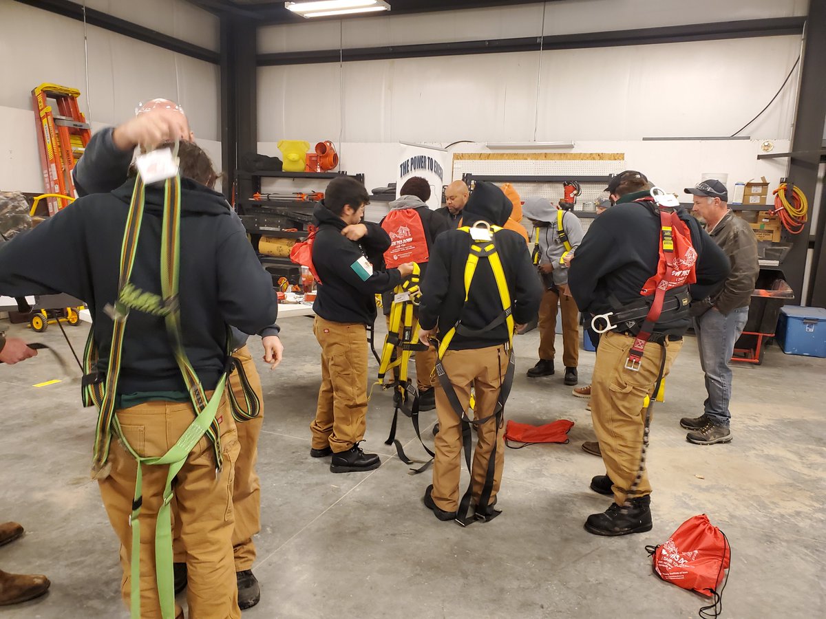 IaMasonry's tweet photo. HS Masonry Day yesterday was a success! We had over 110 students from 10 school participate in a day of hands-on learning about the masonry industry #iwanttobeabricklayer #masonryiniowa #futurebricklayers https://t.co/rbyrywINy9