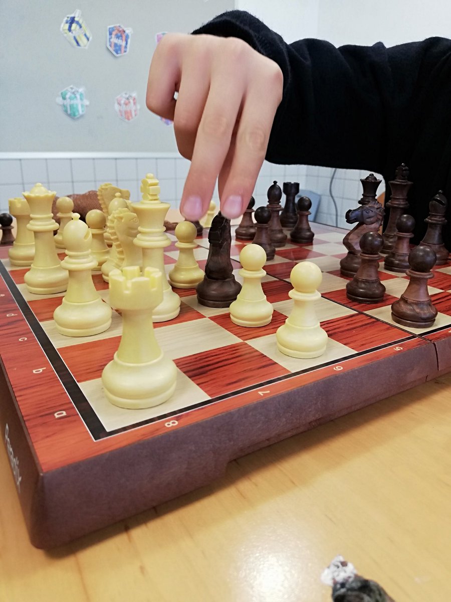 MLSevillano's tweet photo. Y ahora que hemos terminado el examen de evaluación, ¡un buen torneo de ajedrez!
#chess #openchess #matematicasdivertidas https://t.co/jbggR1dlcT