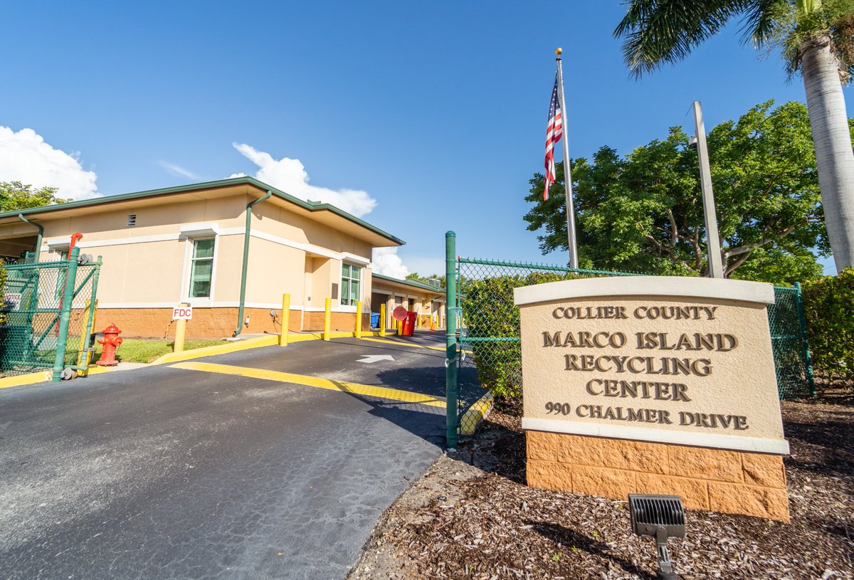 CollierGov's tweet photo. #CollierCounty is giving away a tote bag to each resident who visits a Recycling Drop-Off Center this week in celebration of America Recycles Week. Visit one of our centers and make the pledge to recycle right! #CollierRecycles♻️ https://t.co/T0U6XPGIsc