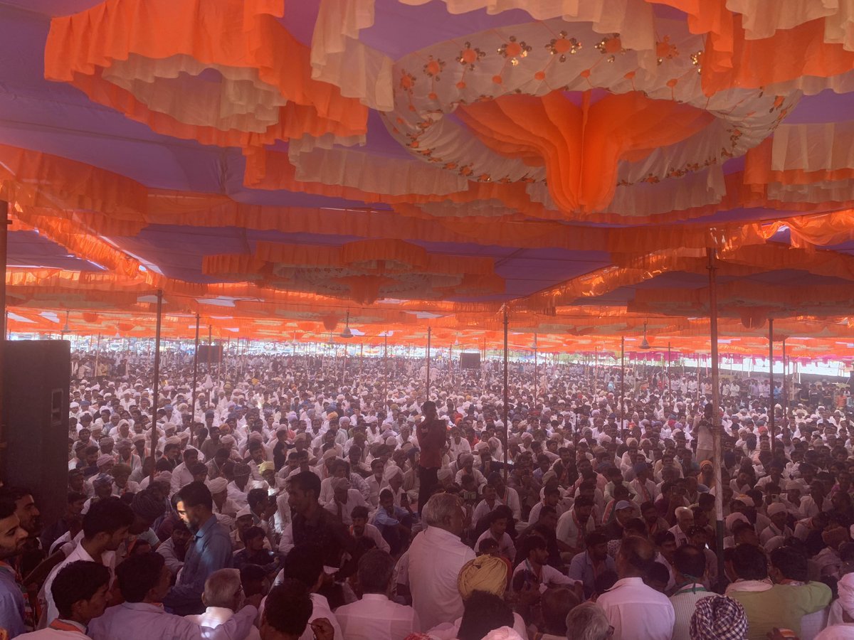 આજરોજ થરાદ ખાતે થરાદ વિધાનસભા ના કોંગ્રેસ ઉમેદવાર તરીકે નામાંકન અને વિજય સંકલ્પ સંમેલનમાં જે આપ સૌ થરાદ વાસીઓ નો પ્રેમ મળ્યો છે તે બદલ આપ સૌનો સદૈવ ઋણી રહીશ ખૂબ મોટી સંખ્યા માં ઉપસ્થિત થરાદ ના મારાં પ્રજાજનો નો હું હૃદયપૂર્વક આભાર માનું છુ…