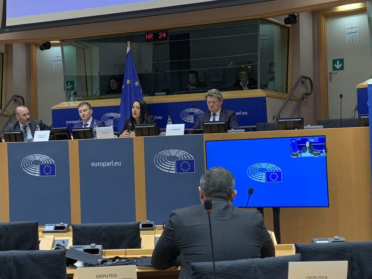 LilyanaPavlova's tweet photo. Happy to join @EPPGroup’s #EUConnectivity to #WesternBalkans conference,to talk about @EIBGlobal's support f/ green transition,in line w/ @EU_Commission's €1bn #Energy Support Package.
We will continue supporting WBs #economic & energy convergence. https://t.co/cDjw3CAzQL