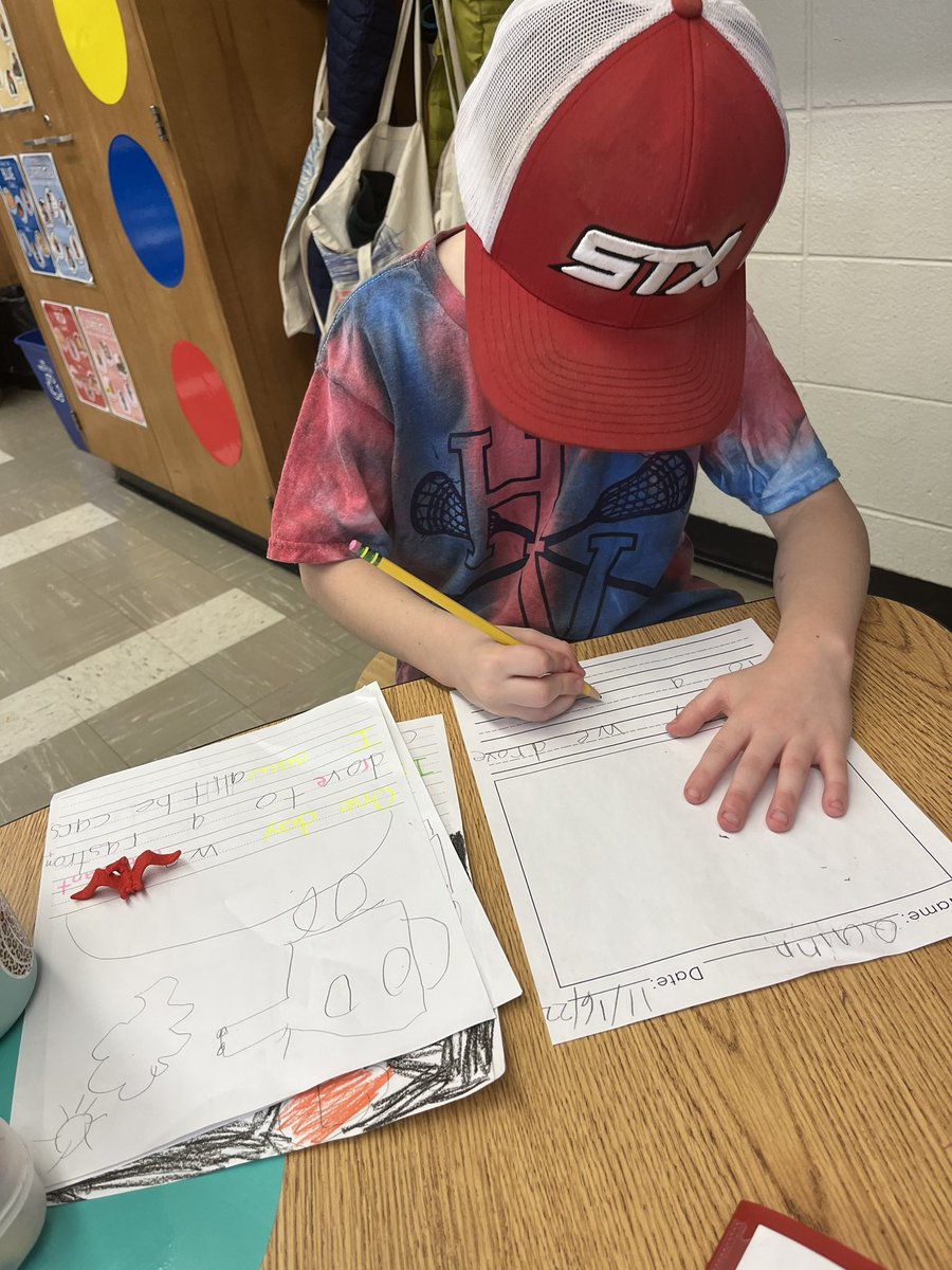 Writers using their desk pets to help track their writing for their final copies ✏️ 🐵🐹 <a href="/Dr_BethHoffman/">Beth Hoffman</a>