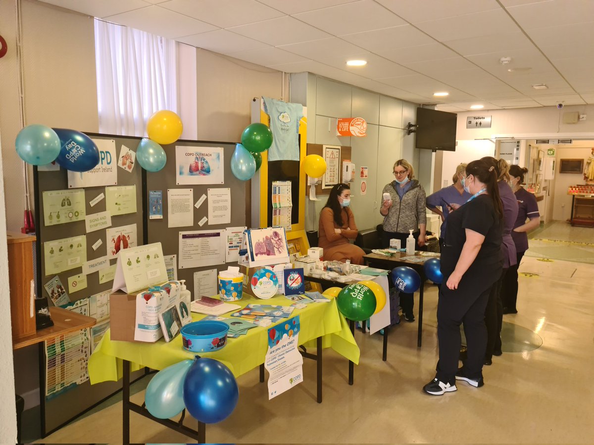 LouiseanneCost1's tweet photo. #WorldCOPDDay2022 #Copdsupport @PortiunculaHosp with KatieWard# Sinead O Brien(smoking cessation officer ) https://t.co/JcZ0vI6NeT