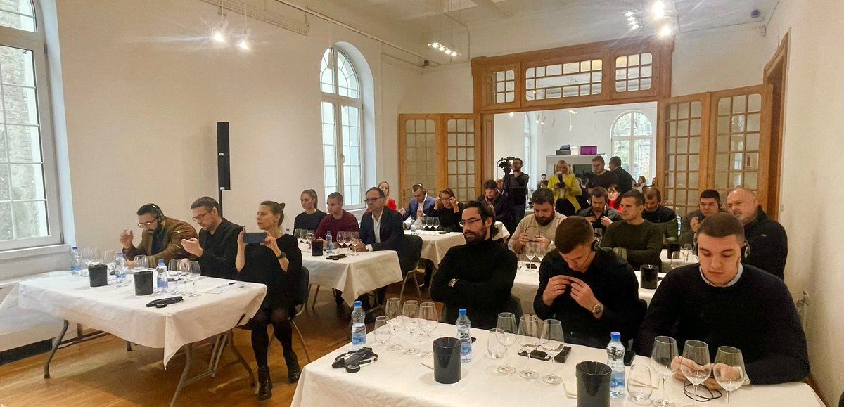 gori_luca's tweet photo. Danas u Palati italije degustacija vina “Made in Italy” za one koji posluju u ovom sektoru u Srbiji 🇷🇸. Inicijativa je realizovana u saradnji sa @ITABelgrade i SlowWine  🍷🇮🇹 u okviru #SCIM2022. @ItalyinSerbia #SlowWine #SERSA #italiantaste https://t.co/qYMy5y0FRW