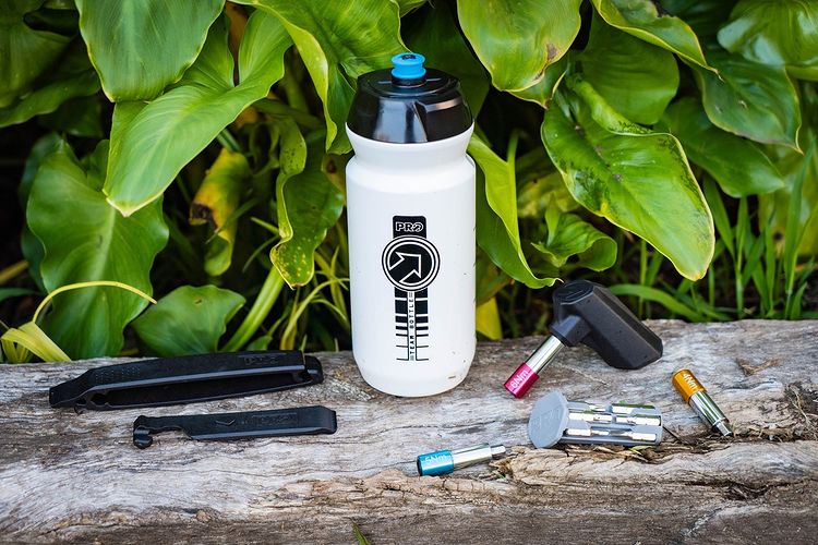 ShimanoBrasil's tweet photo. Os produtos da @pro_bikegear são a base para um pedal sem imprevistos. As ferramentas e acessórios PRO possuem a qualidade que todo ciclista merece.🚴♂️
#MakeItYours #PROPowersYourPerformance #PROMakeItYours #PROTools https://t.co/BwhnAahxHV