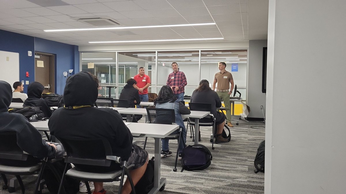 CoachPearce2's tweet photo. Iron worker union talking with the students today about options for there future. Thank you for talking with these young men and women. @cte_sbisd @SpringWoodsHigh #T24 #futurewelders https://t.co/k3RlGoKfpg