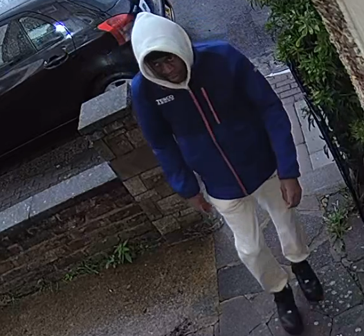 MPSRichmond's tweet photo. WANTED 🚨 | We need to speak with the below 2 males about an armed robbery on 15/11 in #SW16.
If you have any info on who these males are, please call 101 and quote ref 0324761/22 https://t.co/f4KN3JiFJS
